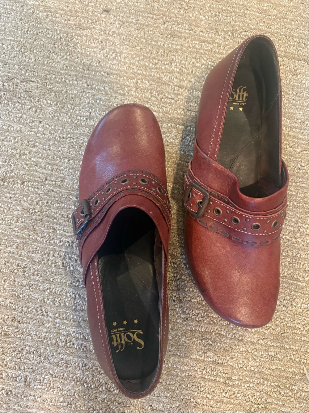 Sofft Women's rusty Red Leather Slip-On clogs with Buckle Detail/great condition